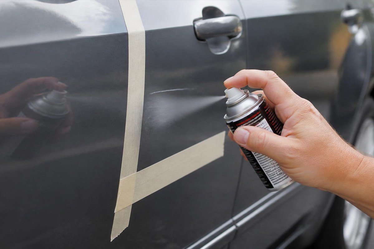 blending spray paint touch up on car scratch